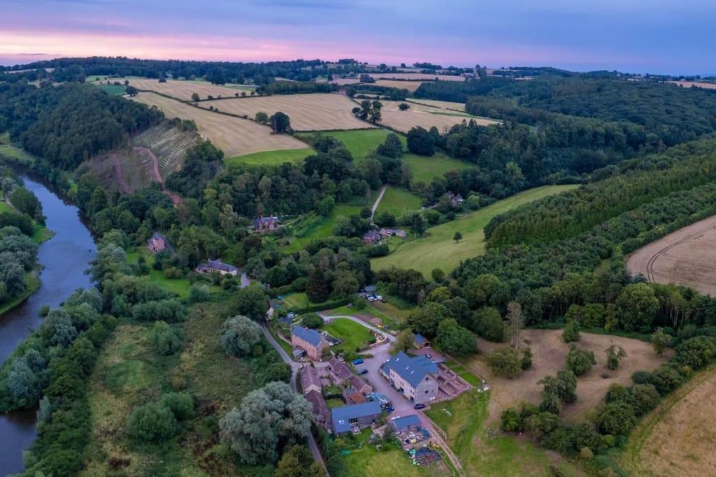 Cosy Cottage On Banks Of River Wye Foy Extérieur photo