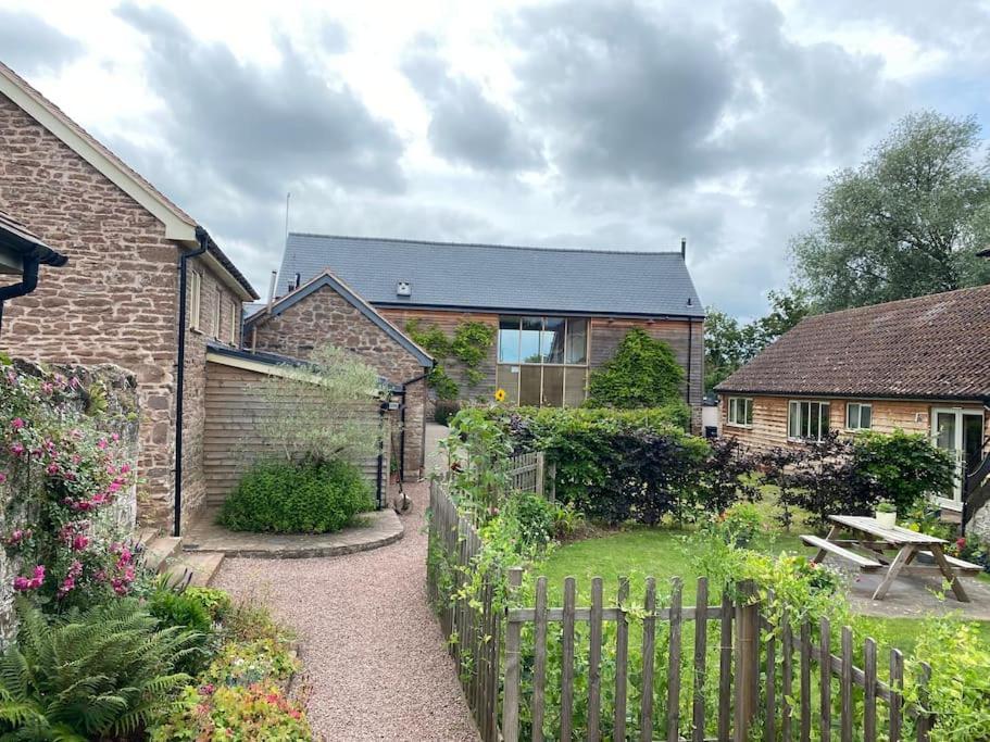 Cosy Cottage On Banks Of River Wye Foy Extérieur photo