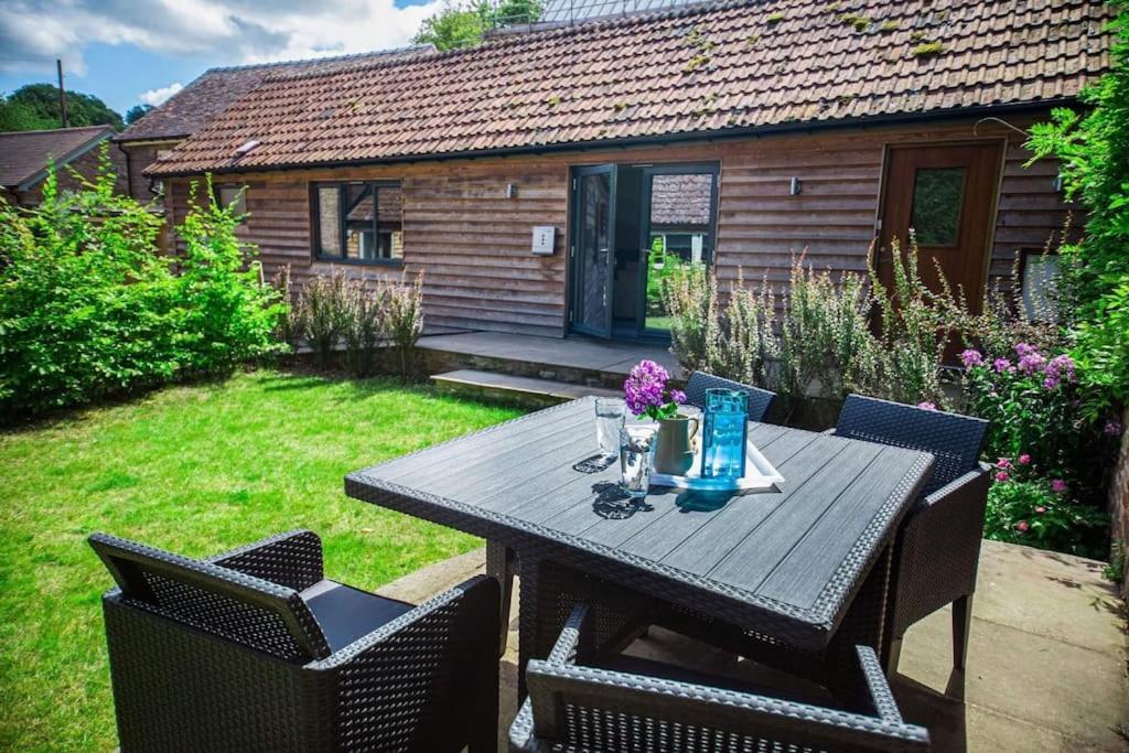 Cosy Cottage On Banks Of River Wye Foy Extérieur photo